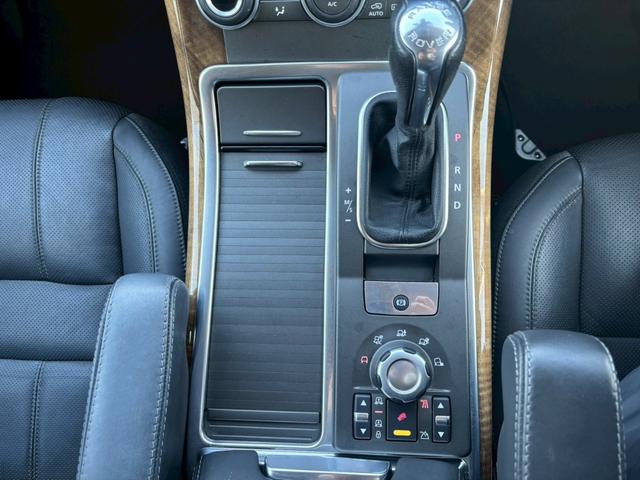 レンジローバースポーツ プレミアムパッケージ　純正ナビ　黒革シート　バックカメラ　フロントカメラ　サイドカメラ　ＴＶ　ｈａｒｍａｎ／ｋａｒｄｏｎ　クルーズコントロール　パワーシート　シートヒーター　ステアリングヒーター　純正２０インチアルミ（35枚目）