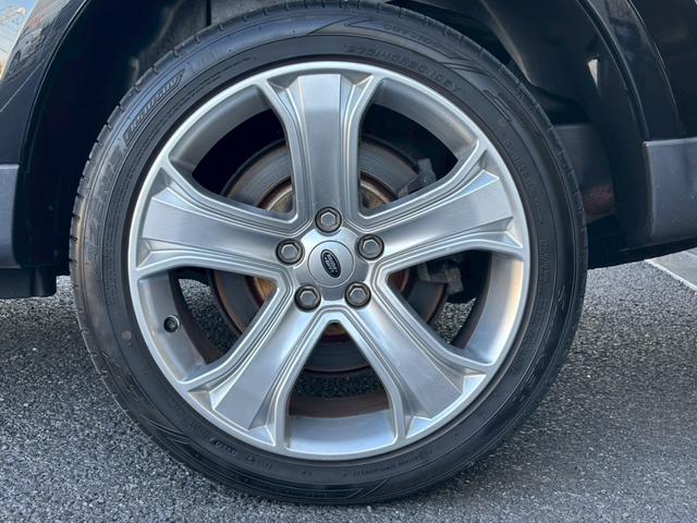 レンジローバースポーツ プレミアムパッケージ　純正ナビ　黒革シート　バックカメラ　フロントカメラ　サイドカメラ　ＴＶ　ｈａｒｍａｎ／ｋａｒｄｏｎ　クルーズコントロール　パワーシート　シートヒーター　ステアリングヒーター　純正２０インチアルミ（52枚目）