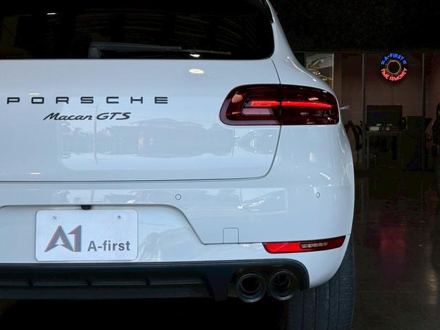 マカン マカンＧＴＳ　スポーツクロノパッケージ　スパイダーアルミホイール　純正ナビ　フルセグＴＶ　３６０度カメラ　ドライブレコーダー　ＬＥＤライト　電動ゲート　衝突軽減ブレーキ　シートヒーター　コーナーセンサー　禁煙車（5枚目）