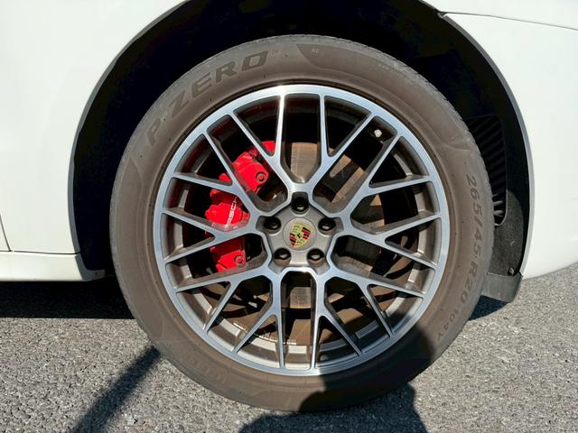 マカン マカンＧＴＳ　スポーツクロノパッケージ　スパイダーアルミホイール　純正ナビ　フルセグＴＶ　３６０度カメラ　ドライブレコーダー　ＬＥＤライト　電動ゲート　衝突軽減ブレーキ　シートヒーター　コーナーセンサー　禁煙車（6枚目）