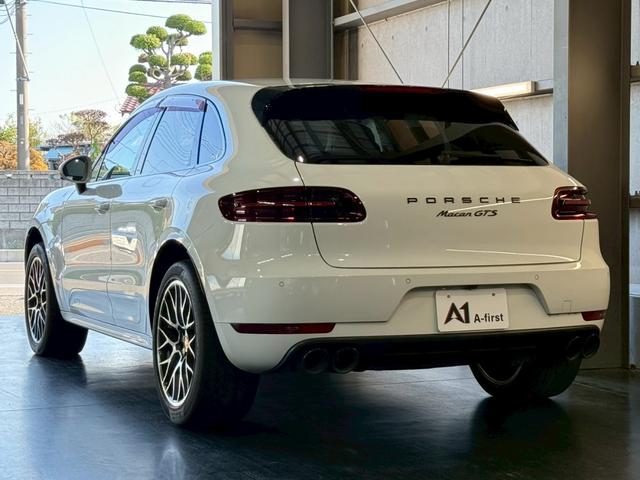 マカン マカンＧＴＳ　スポーツクロノパッケージ　スパイダーアルミホイール　純正ナビ　フルセグＴＶ　３６０度カメラ　ドライブレコーダー　ＬＥＤライト　電動ゲート　衝突軽減ブレーキ　シートヒーター　コーナーセンサー　禁煙車（13枚目）