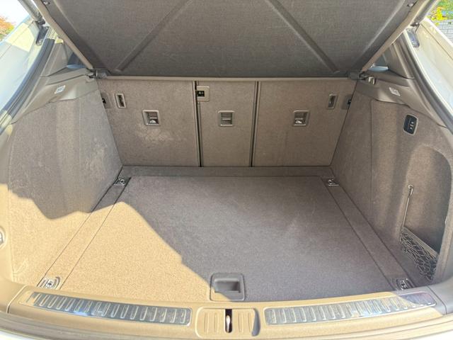 マカン マカンＧＴＳ　スポーツクロノパッケージ　スパイダーアルミホイール　純正ナビ　フルセグＴＶ　３６０度カメラ　ドライブレコーダー　ＬＥＤライト　電動ゲート　衝突軽減ブレーキ　シートヒーター　コーナーセンサー　禁煙車（22枚目）