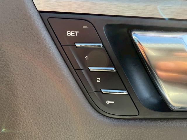 マカン マカンＧＴＳ　スポーツクロノパッケージ　スパイダーアルミホイール　純正ナビ　フルセグＴＶ　３６０度カメラ　ドライブレコーダー　ＬＥＤライト　電動ゲート　衝突軽減ブレーキ　シートヒーター　コーナーセンサー　禁煙車（41枚目）