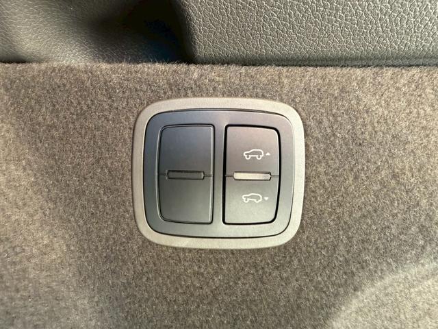 マカン マカンＧＴＳ　スポーツクロノパッケージ　スパイダーアルミホイール　純正ナビ　フルセグＴＶ　３６０度カメラ　ドライブレコーダー　ＬＥＤライト　電動ゲート　衝突軽減ブレーキ　シートヒーター　コーナーセンサー　禁煙車（49枚目）