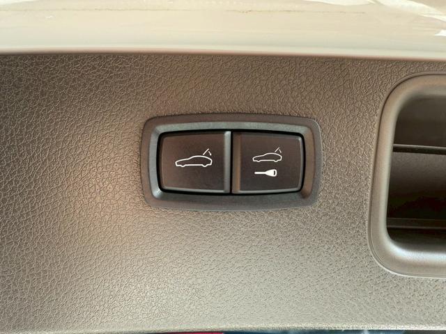 マカン マカンＧＴＳ　スポーツクロノパッケージ　スパイダーアルミホイール　純正ナビ　フルセグＴＶ　３６０度カメラ　ドライブレコーダー　ＬＥＤライト　電動ゲート　衝突軽減ブレーキ　シートヒーター　コーナーセンサー　禁煙車（50枚目）