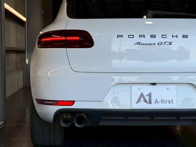 マカン マカンＧＴＳ　スポーツクロノパッケージ　スパイダーアルミホイール　純正ナビ　フルセグＴＶ　３６０度カメラ　ドライブレコーダー　ＬＥＤライト　電動ゲート　衝突軽減ブレーキ　シートヒーター　コーナーセンサー　禁煙車（54枚目）