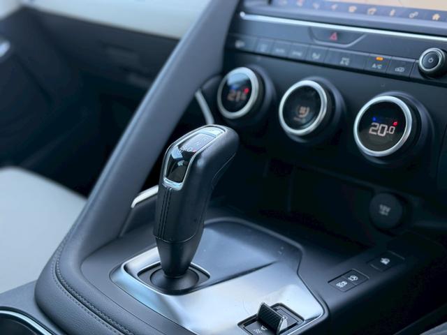 Eペイス S 250PS 純正ナビ 360度カメラ TV クルーズコントロール パワーバックドア ブラインドスポットアシスト パワーシート アダクティブクルーズコントロール 純正19インチアルミ スマートキープッシュスタート(34枚目)