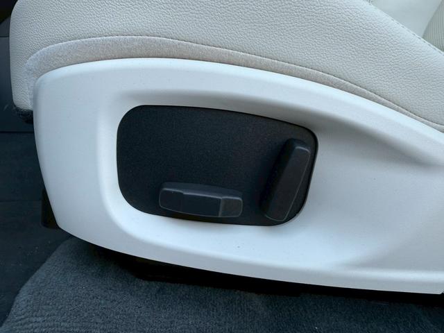 Eペイス S 250PS 純正ナビ 360度カメラ TV クルーズコントロール パワーバックドア ブラインドスポットアシスト パワーシート アダクティブクルーズコントロール 純正19インチアルミ スマートキープッシュスタート(37枚目)