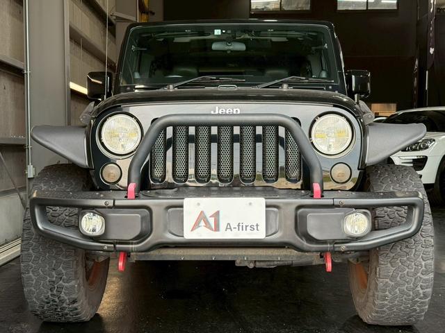ジープ・ラングラーアンリミテッド サハラ　禁煙車　背面タイヤハードカバー　ナビ　１８インチアルミ　バックカメラ　サイドカメラ　前後ルビコンタイプスチールバンパー　社外フラットフェンダー　レザー調シートカバー　クルーズコントロール　ＥＴＣ（12枚目）