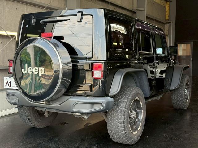 ジープ・ラングラーアンリミテッド サハラ　禁煙車　背面タイヤハードカバー　ナビ　１８インチアルミ　バックカメラ　サイドカメラ　前後ルビコンタイプスチールバンパー　社外フラットフェンダー　レザー調シートカバー　クルーズコントロール　ＥＴＣ（15枚目）