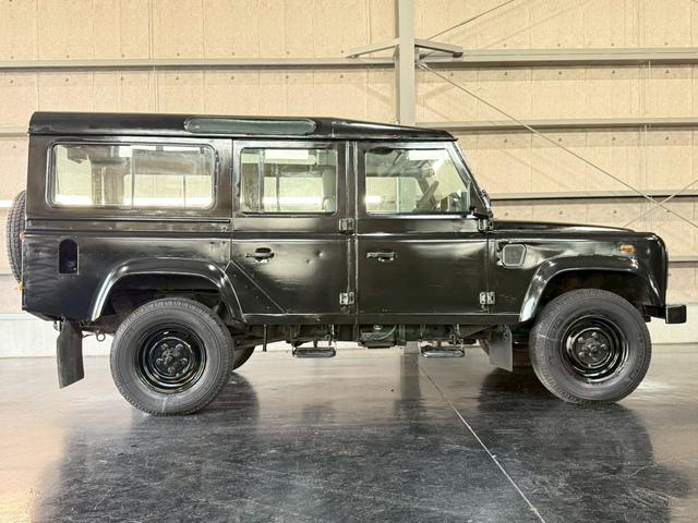 ディフェンダー １１０ＳＥ　５速ＭＴ　パワーステアリング　ＡＢＳ　ＥＴＣ　ＮＯＸ．ＰＭ適合車（10枚目）