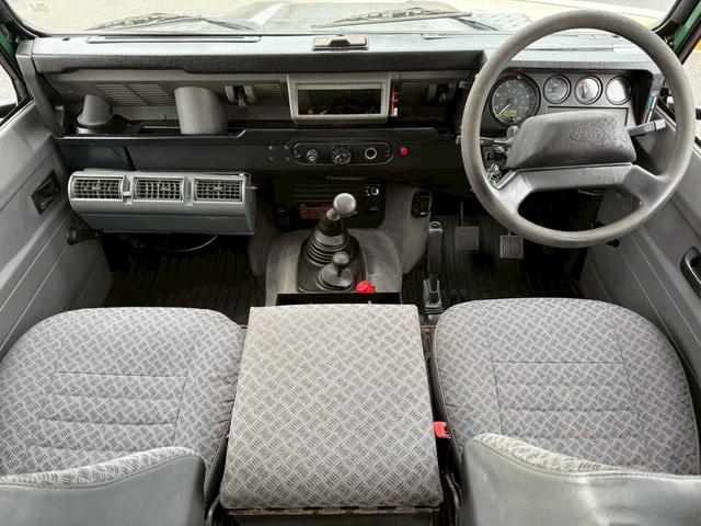 ディフェンダー １１０ＳＥ　５速ＭＴ　パワーステアリング　ＡＢＳ　ＥＴＣ　ＮＯＸ．ＰＭ適合車（16枚目）