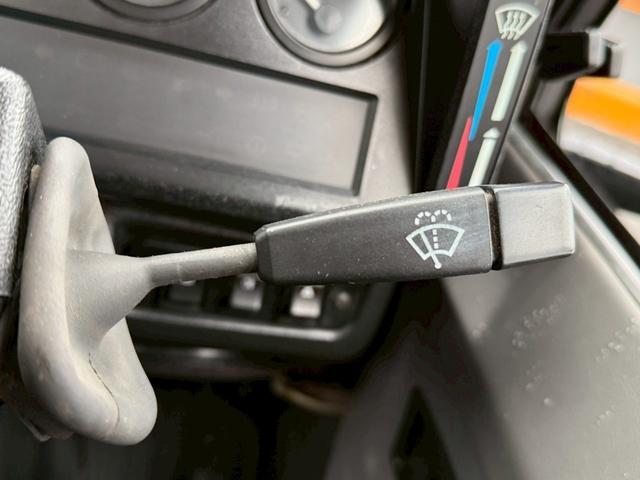 ディフェンダー １１０ＳＥ　５速ＭＴ　パワーステアリング　ＡＢＳ　ＥＴＣ　ＮＯＸ．ＰＭ適合車（25枚目）