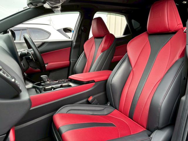 NX NX350h Fスポーツ パノラマルーフ オレンジキャリパー 純正14型ナビ 全周囲カメラ 赤革シート シートベンチレーション ステアリングヒーター ブラインドスポットモニター ナビ連動ドライブレコーダー 電動リアゲート(19枚目)