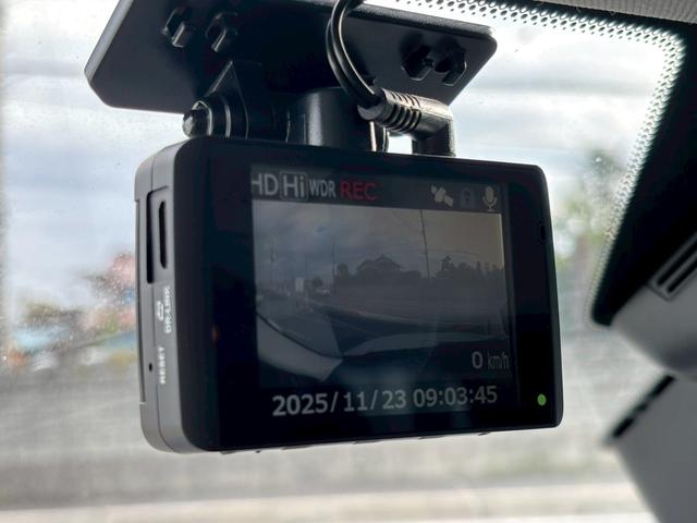 レンジローバーイヴォーク ＳＥ　純正ナビ　全方位カメラ　フルセグＴＶ　シートヒーター　スマートキープッシュスタート　ＭＥＲＩＤＩＡＮサウンドシステム　パワーバックドア　Ｂｌｕｅｔｏｏｔｈ　ドラレコ　ＥＴＣ　純正１８インチアルミ（42枚目）