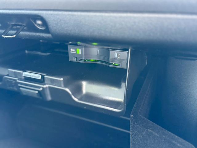 レンジローバーイヴォーク SEプラス 本革シート 純正ナビ 全方位カメラ フルセグTV シートヒーター スマートキープッシュスタート MERIDIANサウンドシステム パワーバックドア Bluetooth ETC 純正18インチアルミ(34枚目)