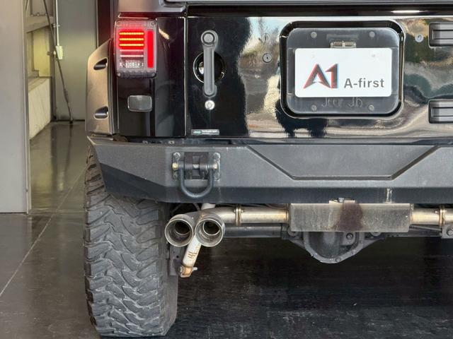 ジープ・ラングラーアンリミテッド スポーツ　リフトアップ　２０インチアルミホイール　クルーズコントロール　ディスプレイオーディオ　バックカメラ　ＥＴＣ　ダウンヒルアシストコントロール　オートエアコン　Ｂｌｕｅｔｏｏｔｈオーディオ（5枚目）