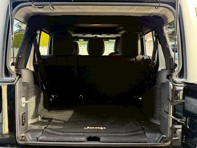 ジープ・ラングラーアンリミテッド スポーツ　リフトアップ　２０インチアルミホイール　クルーズコントロール　ディスプレイオーディオ　バックカメラ　ＥＴＣ　ダウンヒルアシストコントロール　オートエアコン　Ｂｌｕｅｔｏｏｔｈオーディオ（20枚目）