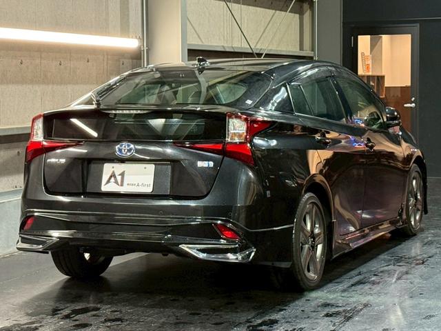 プリウス Ｓツーリングセレクション・ブラックエディション　フルエアロ　純正ディスプレイオーディオ　バックカメラ　黒革シート　シートヒーター　トヨタセーフティセンス　ＬＥＤヘッドライト　レーダークルーズコントロール　スマートキープッシュスタート　純正アルミ（11枚目）