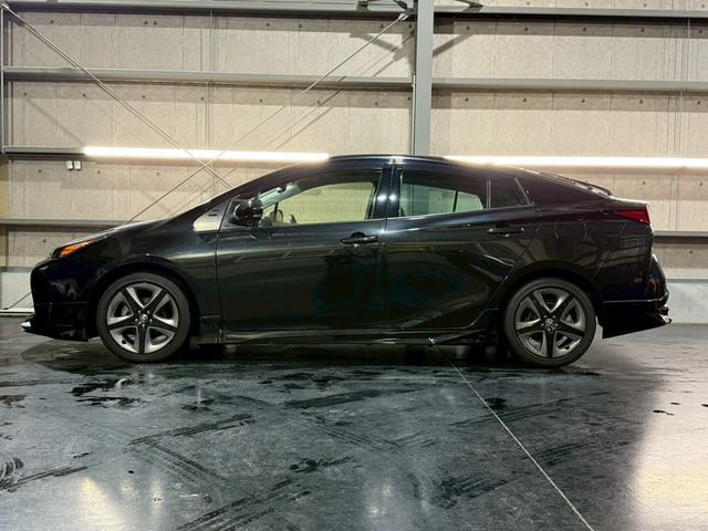 プリウス Ｓツーリングセレクション・ブラックエディション　フルエアロ　純正ディスプレイオーディオ　バックカメラ　黒革シート　シートヒーター　トヨタセーフティセンス　ＬＥＤヘッドライト　レーダークルーズコントロール　スマートキープッシュスタート　純正アルミ（14枚目）