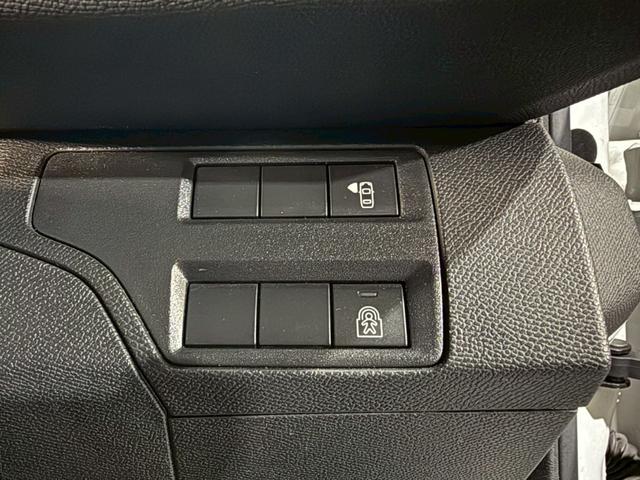 ３００８ アリュール　ＬＥＤパッケージ　純正ナビ　パノラミックサンルーフ　スマートキープッシュスタート　Ｂｌｕｅｔｏｏｔｈ　バックカメラ　ハーフレザーシート　ＥＴＣ　ＬＥＤヘッドライト　クルーズコントロール　純正１８インチアルミ（41枚目）