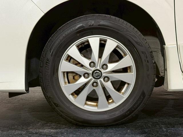 セレナ ハイウェイスターＶ　４ＷＤ　純正９インチ大型ナビ　後席モニター　プロパイロット　アラウンドビューモニター　デジタルインナーミラー　ステアリングヒーター　両側電動スライドドア　オプション防水シート　純正アルミホイール（6枚目）