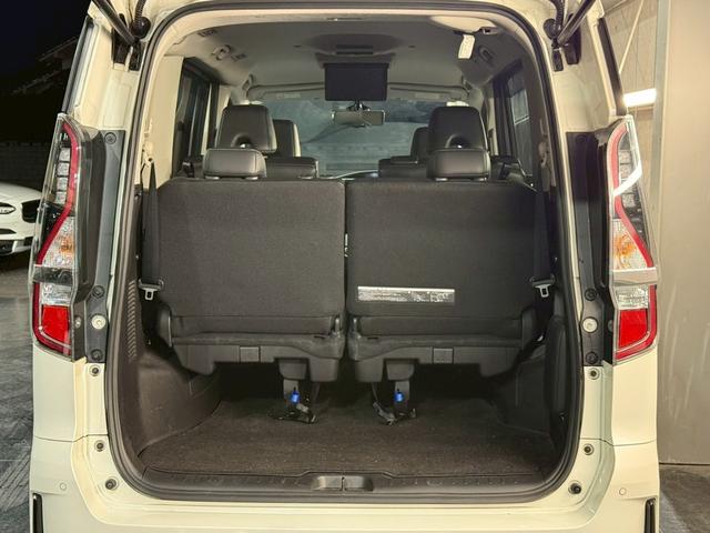 セレナ ハイウェイスターＶ　４ＷＤ　純正９インチ大型ナビ　後席モニター　プロパイロット　アラウンドビューモニター　デジタルインナーミラー　ステアリングヒーター　両側電動スライドドア　オプション防水シート　純正アルミホイール（23枚目）