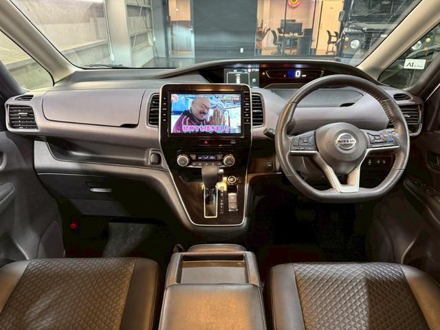 セレナ ハイウェイスターＶ　４ＷＤ　純正９インチ大型ナビ　後席モニター　プロパイロット　アラウンドビューモニター　デジタルインナーミラー　ステアリングヒーター　両側電動スライドドア　オプション防水シート　純正アルミホイール（24枚目）
