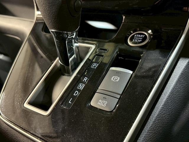 セレナ ハイウェイスターＶ　４ＷＤ　純正９インチ大型ナビ　後席モニター　プロパイロット　アラウンドビューモニター　デジタルインナーミラー　ステアリングヒーター　両側電動スライドドア　オプション防水シート　純正アルミホイール（33枚目）