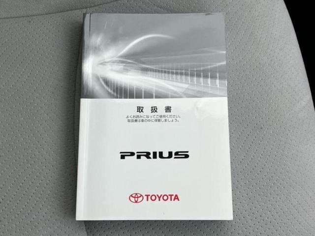 プリウス Ｓ　新品タイヤ／保証書／ヘッドランプ　ＨＩＤ／ＥＴＣ／ＥＢＤ付ＡＢＳ／横滑り防止装置／アイドリングストップ／禁煙車／エアバッグ　運転席／エアバッグ　助手席／エアバッグ　サイド　ＨＩＤヘッドライト　記録簿（29枚目）