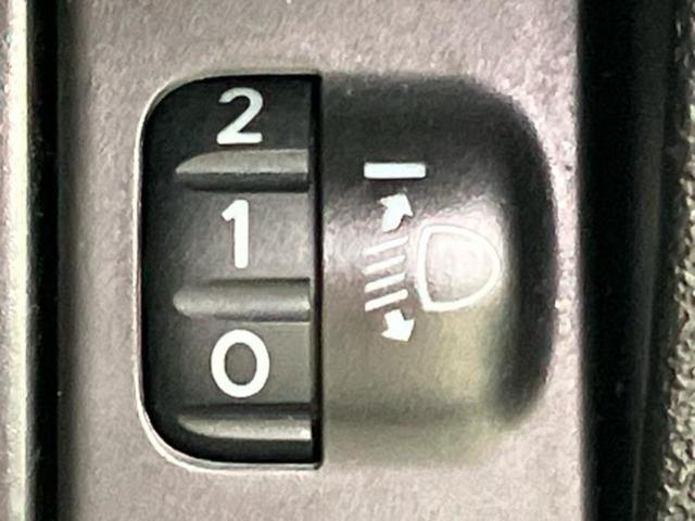 ジムニーシエラ ４ＷＤ　ＪＬ　シートヒーター　前席／ＥＢＤ付ＡＢＳ／横滑り防止装置／禁煙車／エアバッグ　運転席／エアバッグ　助手席／アルミホイール　純正　１５インチ／パワーウインドウ／エンジンスタートボタン／キーレススタート（31枚目）