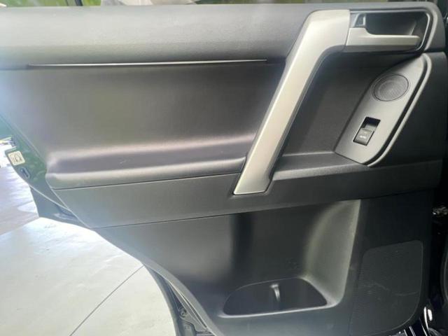 WECARSでは各商談席に大型モニターをご用意しております!見やすい大画面でゆったりと全国の在庫をご覧いただけます!是非ご来店お待ちしております!