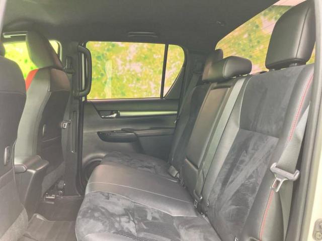 WECARSでは各商談席に大型モニターをご用意しております!見やすい大画面でゆったりと全国の在庫をご覧いただけます!是非ご来店お待ちしております!