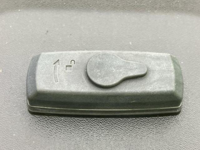 WECARSでは各商談席に大型モニターをご用意しております!見やすい大画面でゆったりと全国の在庫をご覧いただけます!是非ご来店お待ちしております!