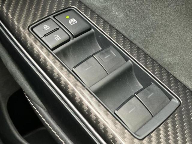 国産車から輸入車まで多様なお客様のニーズのお応えできるように、全国規模で豊富な在庫展開！車のことならＷＥＣＡＲＳへ！