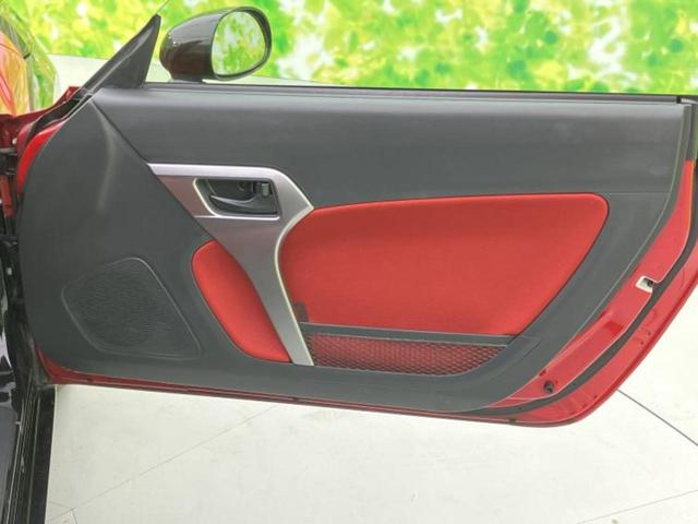 ＷＥＣＡＲＳでは各商談席に大型モニターをご用意しております！見やすい大画面でゆったりと全国の在庫をご覧いただけます！是非ご来店お待ちしております！