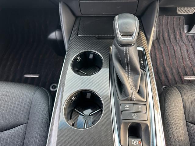 クラウンハイブリッド ＲＳ　クルーズコントロール　全周囲カメラ　パノラマビューモニター　ドライブレコーダー　バックカメラ　ＥＴＣ　純正ナビ　ＴＶ　障害物センサー（32枚目）