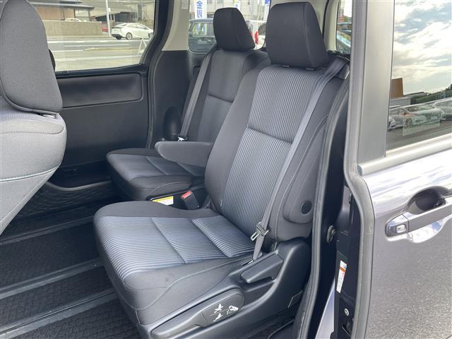 ノア Ｓｉ　★ディーラーｏｐ８インチナビ【ＮＳＺＴ－Ｙ６４Ｔ】（Ｂｌｕｅｔｏｏｔｈ／フルセグＴＶ／ＣＤ／ＤＶＤ／ＡＭ／ＦＭ）★純正１１インチフリップダウンモニター【Ｖ１１Ｔ－Ｒ６２Ｃ】★バックカメラ★（32枚目）