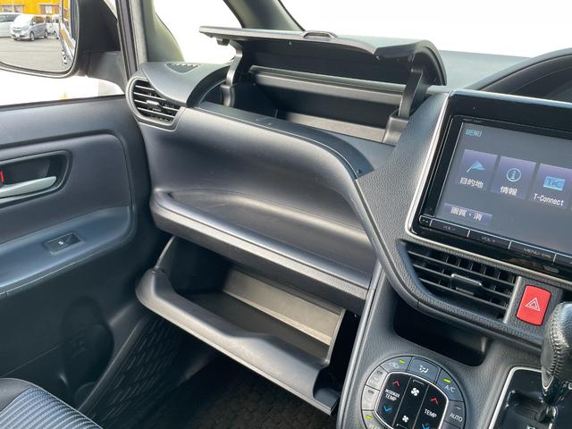 ノア Ｓｉ　★ディーラーｏｐ８インチナビ【ＮＳＺＴ－Ｙ６４Ｔ】（Ｂｌｕｅｔｏｏｔｈ／フルセグＴＶ／ＣＤ／ＤＶＤ／ＡＭ／ＦＭ）★純正１１インチフリップダウンモニター【Ｖ１１Ｔ－Ｒ６２Ｃ】★バックカメラ★（45枚目）