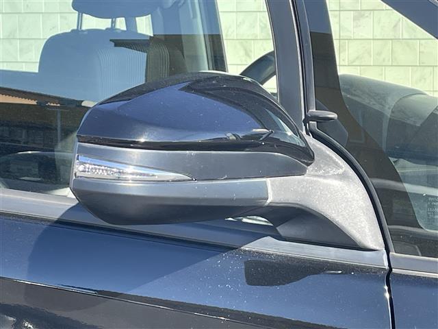 ノア Ｓｉ　禁煙車　２０２ブラック　７人乗り　フリップダウンモニター　　両側電動スライドドア　純正ナビ　ＴＶ　ＢＴオーディオ　ＤＶＤ　ＣＤ　バックカメラ　ビルトインＥＴＣ（8枚目）