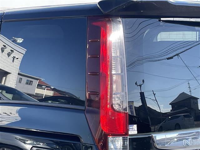 ノア Ｓｉ　禁煙車　２０２ブラック　７人乗り　フリップダウンモニター　　両側電動スライドドア　純正ナビ　ＴＶ　ＢＴオーディオ　ＤＶＤ　ＣＤ　バックカメラ　ビルトインＥＴＣ（20枚目）