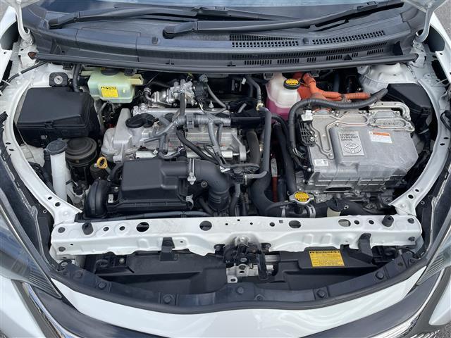 アクア Ｇ　Ｇ’ｓ　禁煙車　ライムホワイトパール　専用フロントバンパー　専用ＬＥＤライト　専用シート　専用１７インチアルミ　純正ナビ　ＴＶ　ＢＴオーディオ　ＤＶＤ　ＣＤ　バックカメラ　ビルトインＥＴＣ（8枚目）