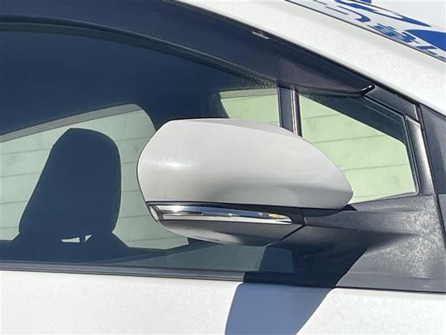 プリウス Ｓ　禁煙車　衝突軽減ブレーキ　　ＬＥＤ　ナビ　ワンセグＴＶ　　ＢＴオーディオ　ＣＤ　バックカメラ　ビルトインＥＴＣ（11枚目）