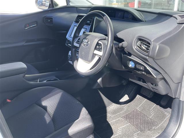 プリウス Ｓ　禁煙車　衝突軽減ブレーキ　　ＬＥＤ　ナビ　ワンセグＴＶ　　ＢＴオーディオ　ＣＤ　バックカメラ　ビルトインＥＴＣ（23枚目）