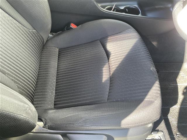 プリウス Ｓ　禁煙車　衝突軽減ブレーキ　　ＬＥＤ　ナビ　ワンセグＴＶ　　ＢＴオーディオ　ＣＤ　バックカメラ　ビルトインＥＴＣ（25枚目）