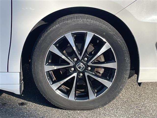 ステップワゴンスパーダ Ｚ　クールスピリット　禁煙車　フリップダウンモニター　専用１７インチアルミホイール　両側電動スライドドア　純正９インチナビ　フルセグ　ＢＴオーディオ　バックモニター　ビルトインＥＴＣ（10枚目）