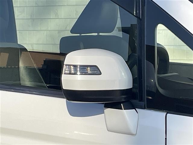 ステップワゴンスパーダ Ｚ　クールスピリット　禁煙車　フリップダウンモニター　専用１７インチアルミホイール　両側電動スライドドア　純正９インチナビ　フルセグ　ＢＴオーディオ　バックモニター　ビルトインＥＴＣ（11枚目）