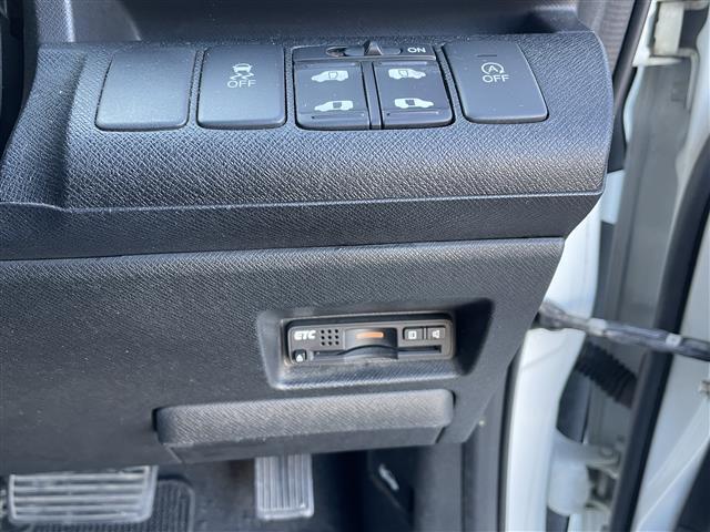 ステップワゴンスパーダ Ｚ　クールスピリット　禁煙車　フリップダウンモニター　専用１７インチアルミホイール　両側電動スライドドア　純正９インチナビ　フルセグ　ＢＴオーディオ　バックモニター　ビルトインＥＴＣ（36枚目）