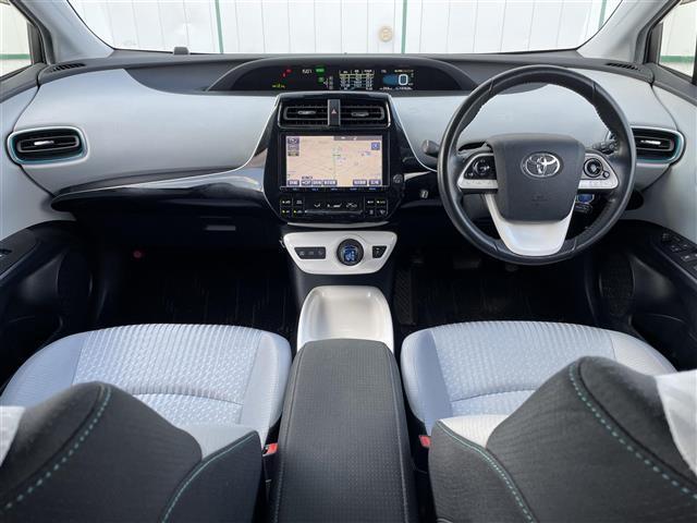 プリウス Ａ　禁煙車　スーパーホワイト　トヨタセーフティセンス　純正ＳＤナビ　フルセグ　ＢＴオーディオ　ＤＶＤ　ＣＤ　バックカメラ　ＥＴＣ（5枚目）