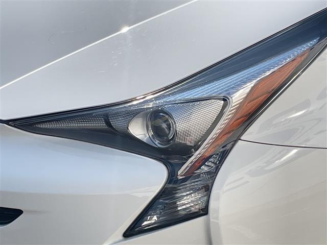 プリウス Ａ　禁煙車　スーパーホワイト　トヨタセーフティセンス　純正ＳＤナビ　フルセグ　ＢＴオーディオ　ＤＶＤ　ＣＤ　バックカメラ　ＥＴＣ（8枚目）